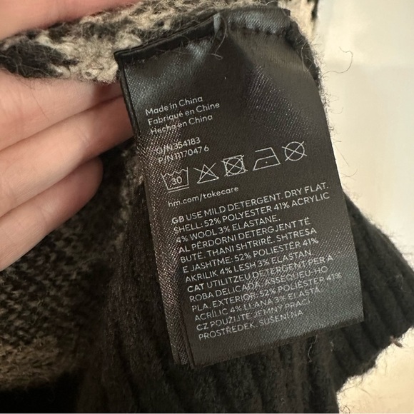 H&M Women’s Long Sleeve Black & Cream Crewneck Wool Blend Aztec Tunic Sz L GUC - Picture 5 of 7